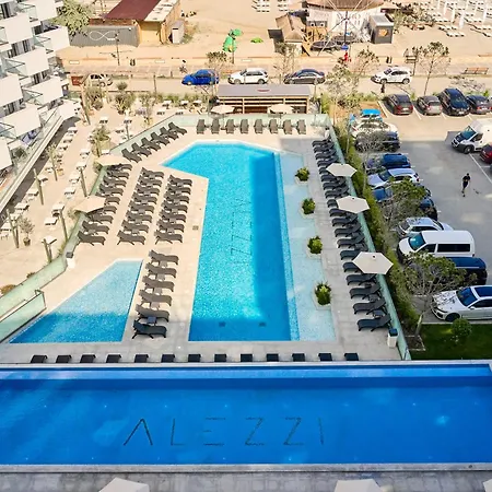Yuma In Infinity Pool & * Năvodari
